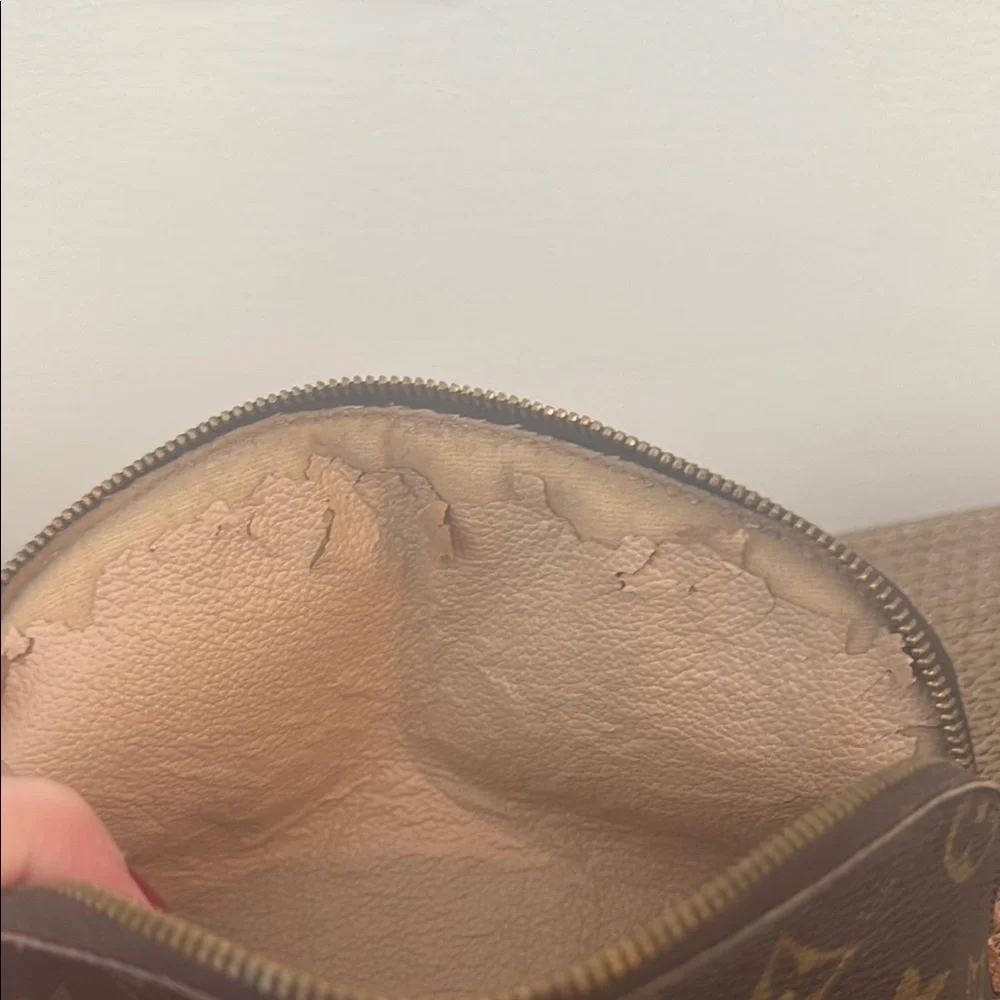 Louis Vuitton Monogram Pouch - Picture 7 of 7